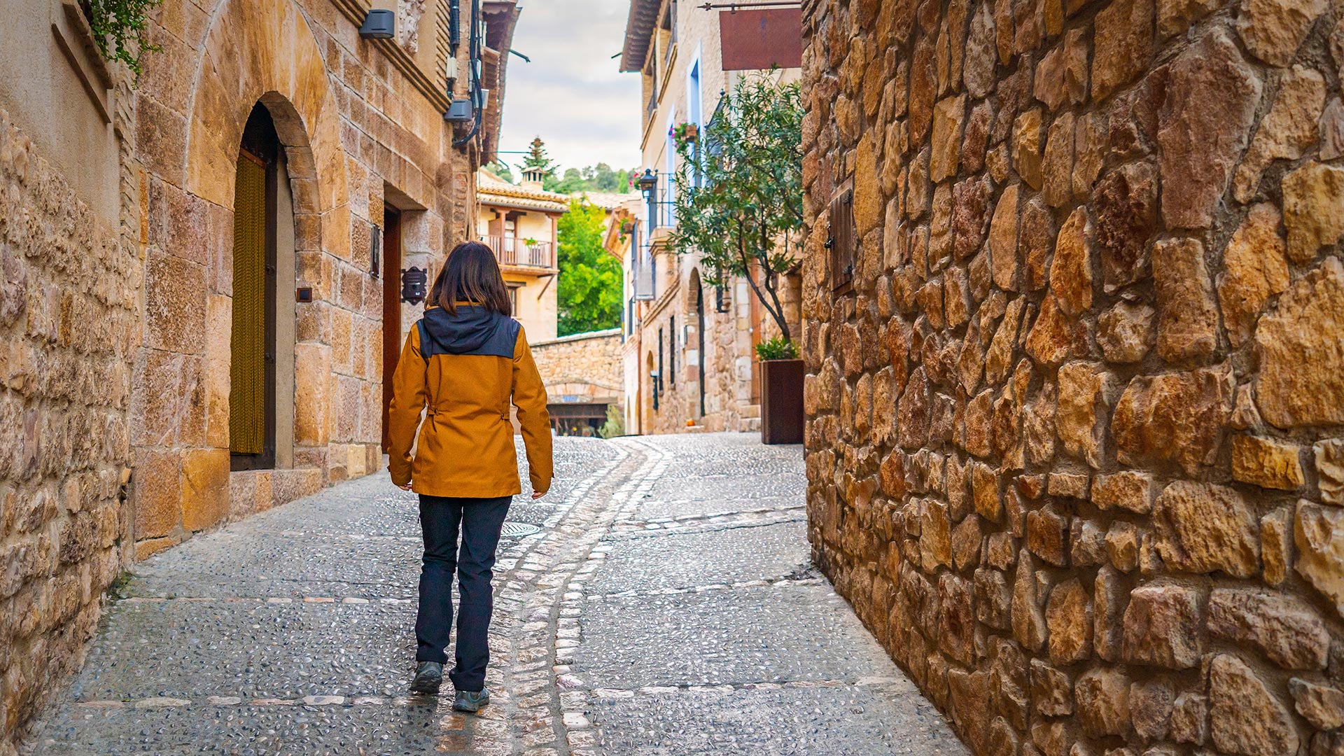 Tourist in Alquézar, Huesca Tourist in Alquézar, Huesca