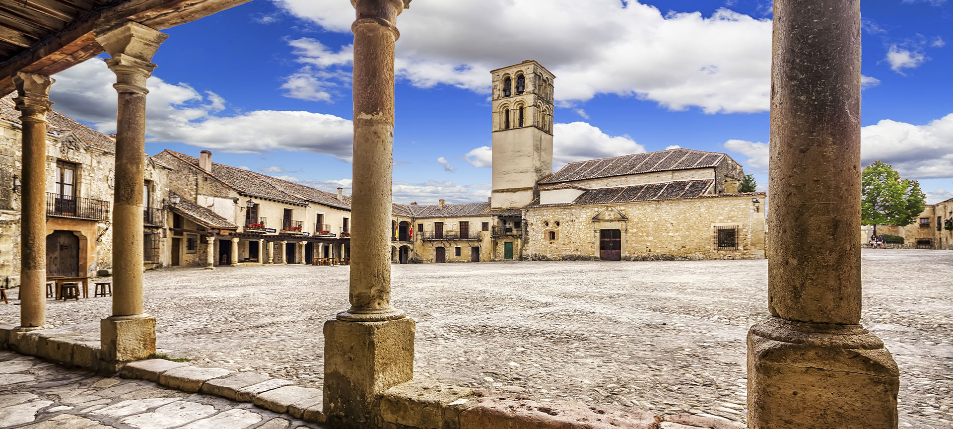 Plaza Mayor square in Pedraza, Segovia (Castilla y León) Plaza Mayor square in Pedraza, Segovia (Castilla y León)