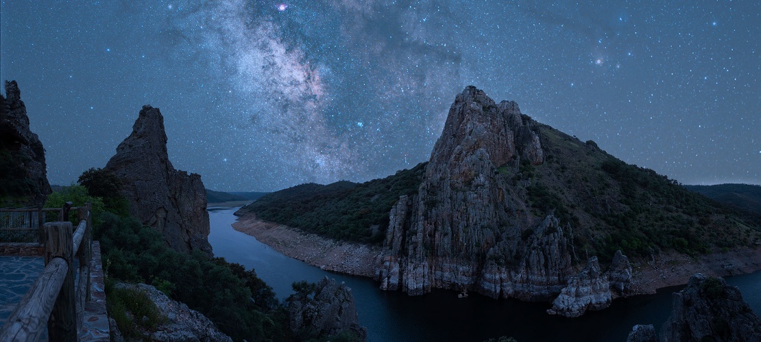 Céu estrelado no Parque Nacional de Monfragüe, Extremadura