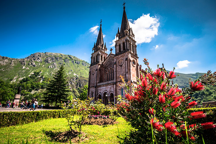 Covadonga Basilica, Asturias Covadonga Basilica, Asturias