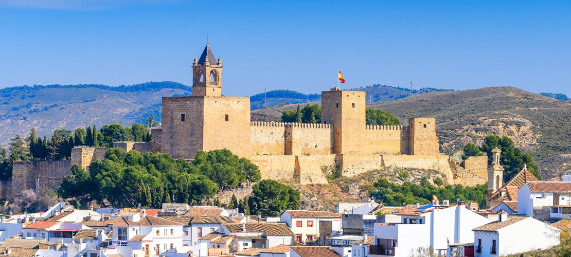 Blick auf die maurische Festung Alcazaba de Antequera in Málaga, Andalusien