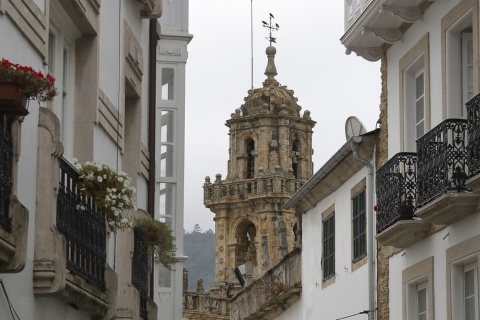 Вид на кафедральный собор с улиц Мондоньедо (Луго, Галисия).