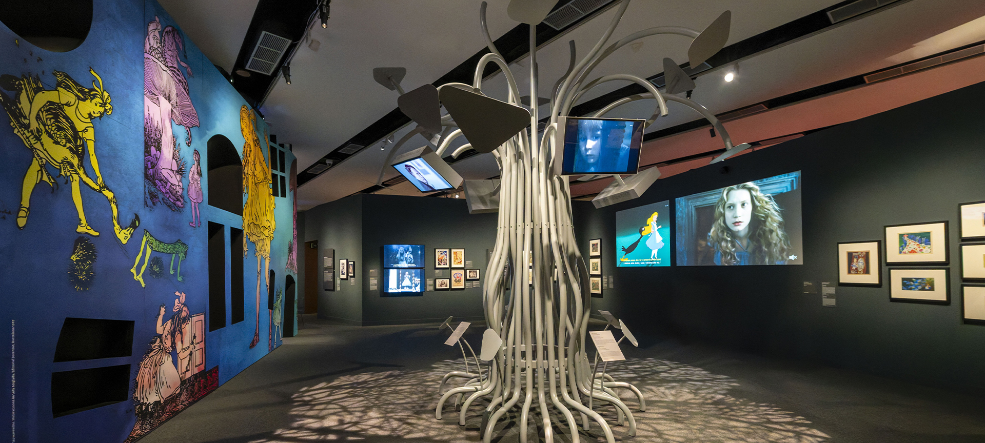 A view of the exhibition 'The Worlds of Alice. Dreaming of Wonderland', at CaixaForum València A view of the exhibition 'The Worlds of Alice. Dreaming of Wonderland', at CaixaForum València