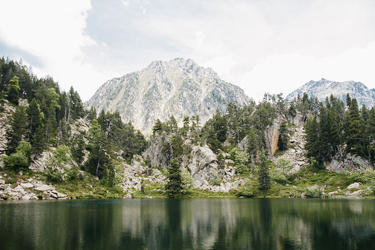 Lago nel PN di Aigüestortes ed Estany de Sant Maurici Lago nel PN di Aigüestortes ed Estany de Sant Maurici
