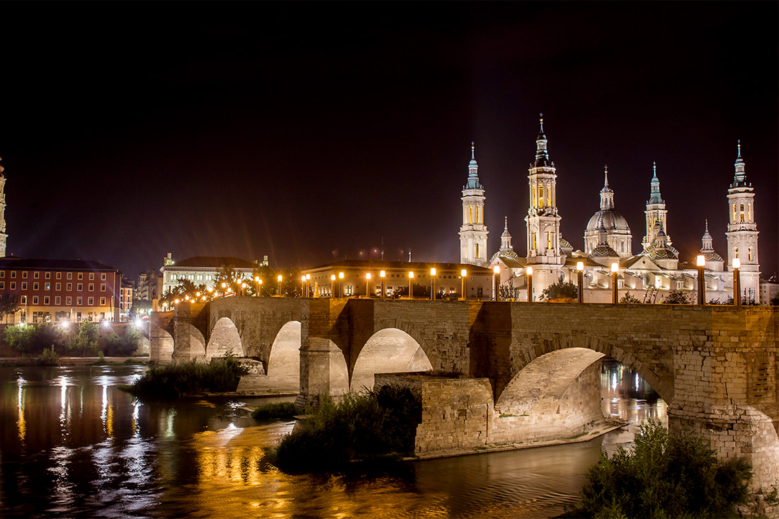 Stone Bridge and Basilica of El Pilar, Zaragoza Stone Bridge and Basilica of El Pilar, Zaragoza