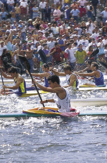 Canoeing festival. International Descent of the River Sella