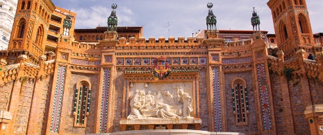Лестница к фонтану влюбленных в Теруэле, Арагон.