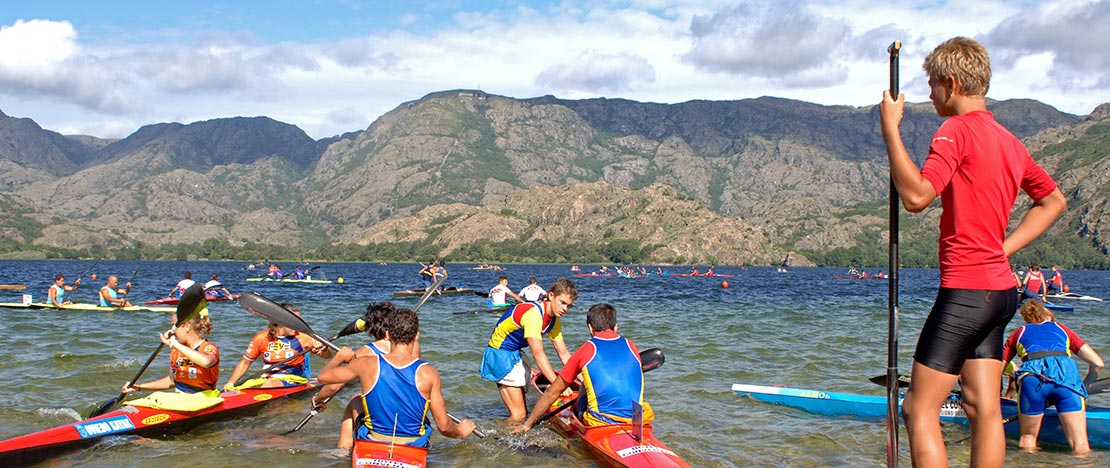 Kanufahren auf dem See von Sanabria. Kanufahren auf dem See von Sanabria.