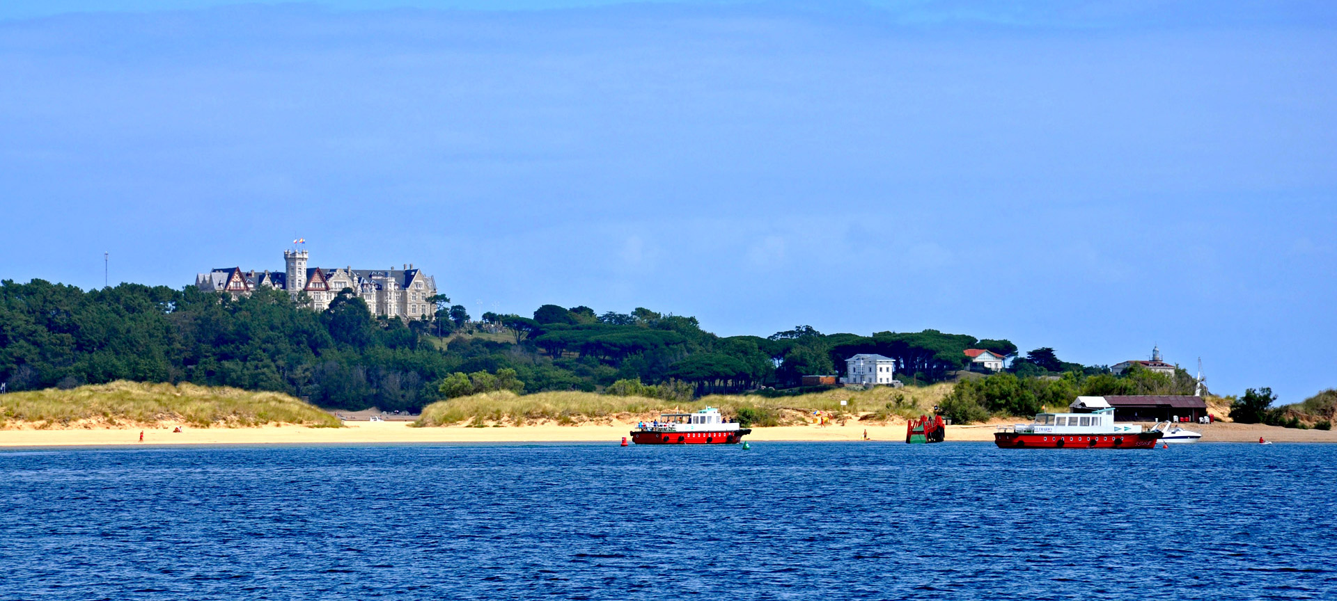 Views of Santander and the Magdalena Palace from El Puntal beach Views of Santander and the Magdalena Palace from El Puntal beach